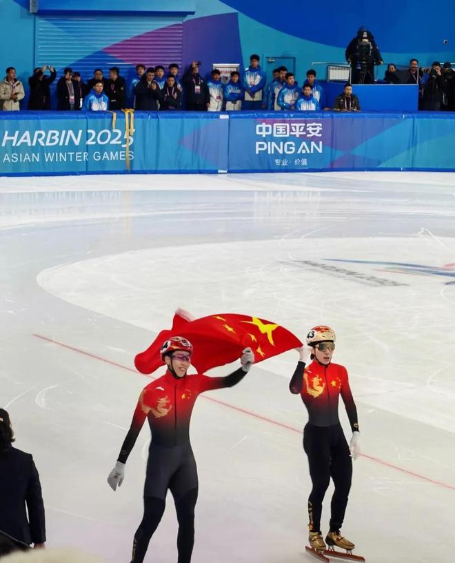 决赛选手都摔出去了重赛后中国队夺冠PG电子麻将胡了试玩亚冬会短道速滑(图2)