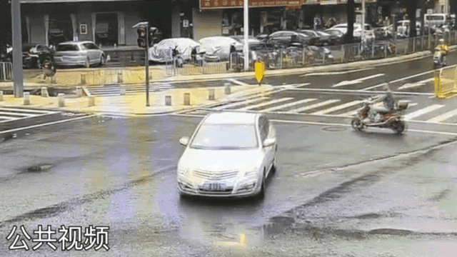 撞多车后侧翻警方：涉事司机已被控制排除酒驾麻将胡了2游戏入口深圳一50岁男子驾车连(图4)